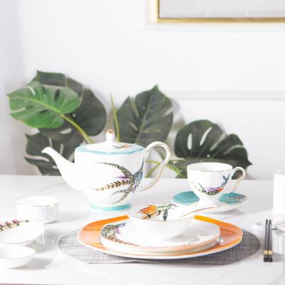 China Viable Light Luxury Colorful Feathers Pattern Bone China Golden Rim Charger Plates Hotel Restaurant Porcelain Dish for sale