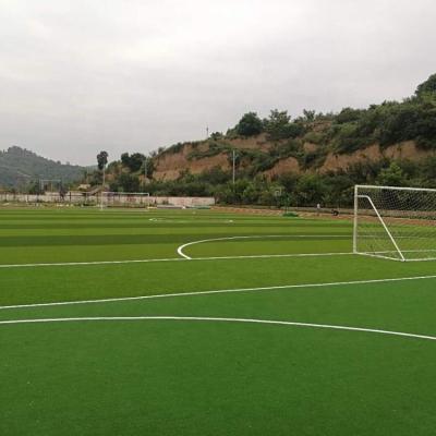 Chine 50 mm de hauteur de terrain de football de gazon artificiel avec certification SGS compétitif à vendre