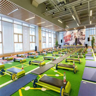 China Pisos de gimnasio Césped artificial para jardín Campo de fútbol Gimnasio Césped sintético en venta