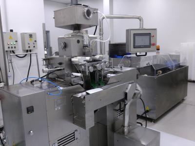 China Máquina automática llena de la encapsulación de Vgel para hacer Softgel farmacéutico/cápsulas en venta