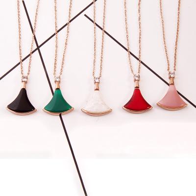 China Hot Sale TRENDY Necklace For Women Gold Necklace Chain With Charm Pendant for sale