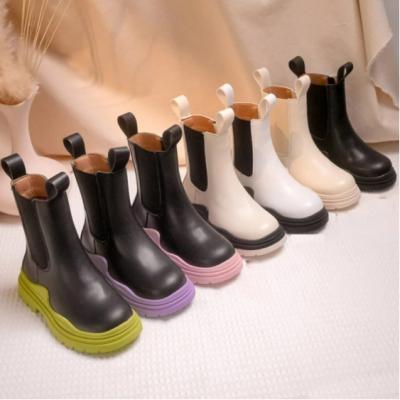 China Comfortable Usb High Ankle Leather Injection No Lace Slip Resistant Elastic Construction Work Safety Shoes for sale