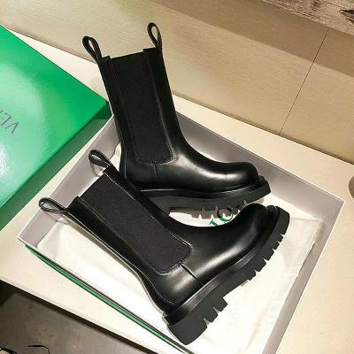 China Usb fashion style men and women fashion ankle boots leather trim Four Seasons Chelsea Boots outdoor shoes for sale