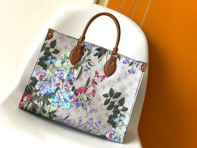 Cina Tela rivestita d'argento del modello floreale di OnTheGo millimetro Mini Sling Bag Branded M81724 in vendita