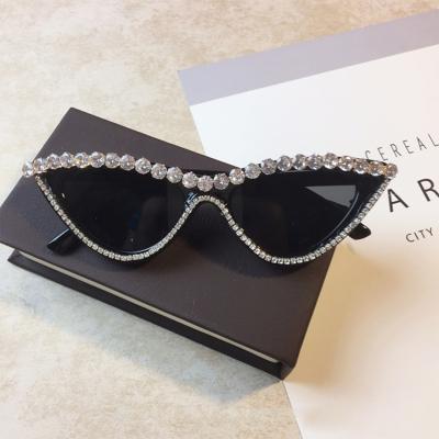 China Fashion Crystal Sunglasses Handmade Rhinestones Cat Eye Luxury Sunglasses SKYWAY Sunglasses Women Style Female Eyewear for sale