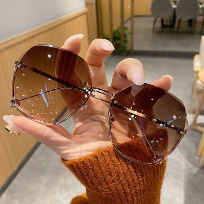 China Fashion SKYWAY Sunglasses Luxury Ladies Sun Rimless Lenses Shape Nose Bridge Gradient Shading Metal Frameless Female Sunglasses for sale