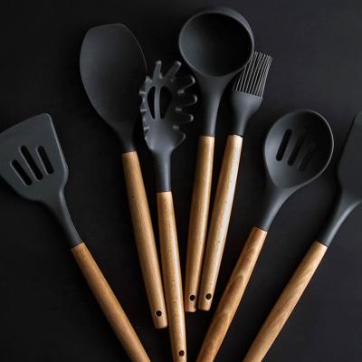 China Nonstick Wooden Handle Kitchenware Silicone Stocked High Temperature Resistant Shovel for sale