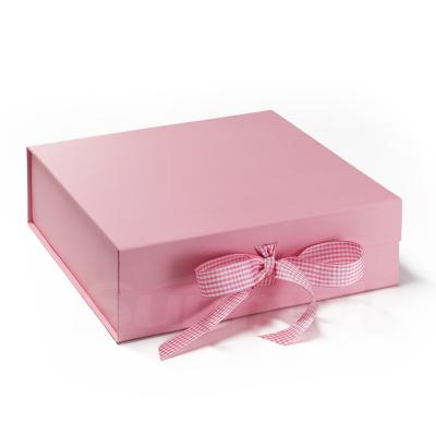 China Handmade Custom Cute Pink Magnetic Collapsible Box For Apparel Packaging Luxury Gift Box For Underwear for sale