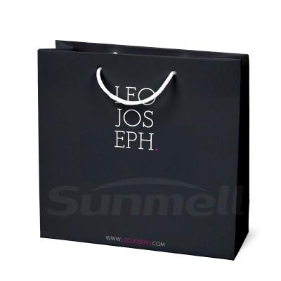 China Handmade Black Luxury Retail Gold Aluminum Foil Logo Packaging Bags Shopping Bags For Clothes for sale