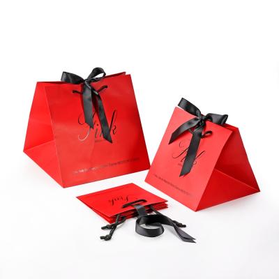 China Recyclable Plush Fashionable Red Paper Packaging Bag For Gift Paper Bag for sale