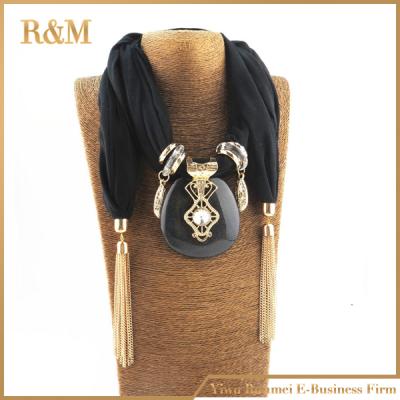 China Wholesale Fashion Women Scarf Fashion Jewelry Scarf With Pendant for sale