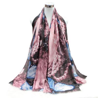 China 2018 New Pattern High Grade Polyester Travel Cotton Beach Sunscreen Shawl Women Decorative Tassel Scarf for sale