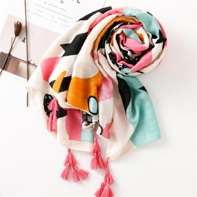 China Hot Selling 2018 Wholesale Yiwu Polyester Scarf Fashion High Quality Printing Tassel Floral Scarf for sale