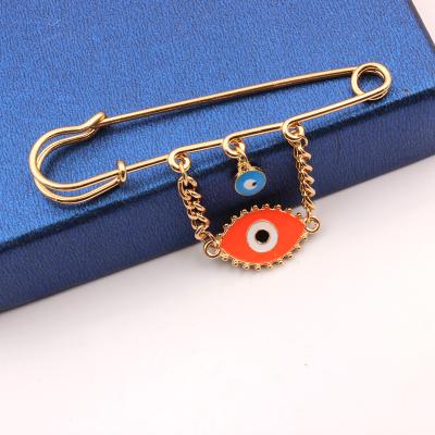 China Decorative Alloy Gold Turkey Drop Glue Orange Eye 3 Small Change Personality Hanging Decorative Pin Pants Alloy Pin for sale