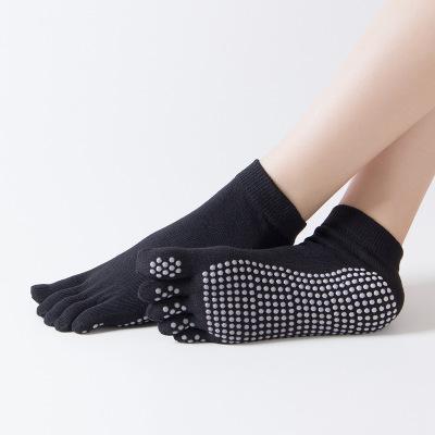 China Good Quality Non Slip Non Slip Silicone Gym 5 Toes Fitness Yoga Training Socks for sale