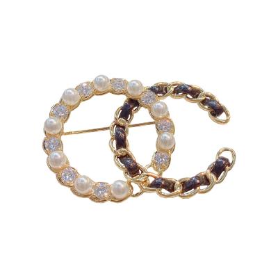 China Fashion Double C Letter Brooch Top Quality Pearl Luxury Brooch Elegant Atmospheric Jewelry for sale