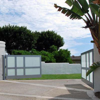 China Easily Assembled Modern Automatic Garage Doors Custom Made Driveway Gates for sale