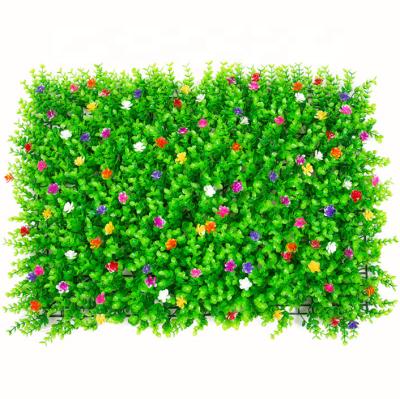 China Free Sample PE Decorative Green Grass Wall Decorations Wall Panels Artificial Grass Wall With Flowers for sale