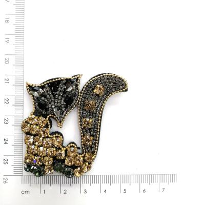 China Handmade ZSY Rhinestone Fox Sew on Applique Clothing Embroidery Fox Patch Beaded Badges Patches for Jackets for sale