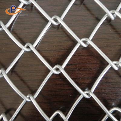 China Easily Assembled Custom Roll 8 Gauge Diamond Wire Mesh Chain Link Fence for sale