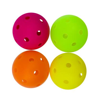 China Gifts USAPA Approved PE500 For Practicing Indoor Pickleball Balls With 74mm Diameter for sale