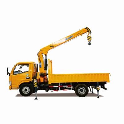 China 4 Ton Dongfeng Cargo Pickup Lorry Crane With 360 Degree Rotation And Hydraulic Boom for sale