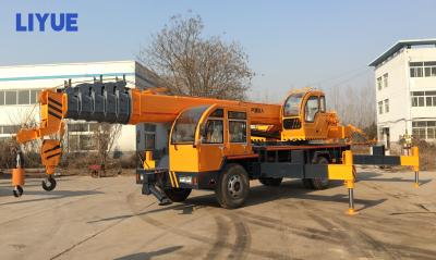 China 6 Tonnen mobiler hydraulischer Mini-Kran Lastwagen selbstgefertigtes Chassis Bautruck Kran zu verkaufen