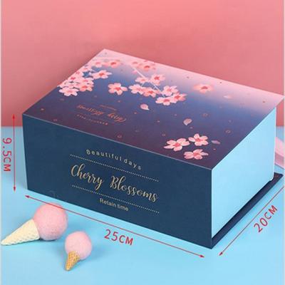 China Handmade wedding gift box with ribbon sugar candy inside paper box for customer for sale