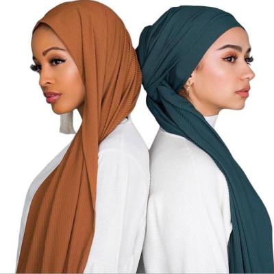 China 30 Colors Muslim Pleated Bubble Hijab Tank Top Pleated Muslim Hijab Wholesale High Quality Soft Smooth Women Scarf for sale