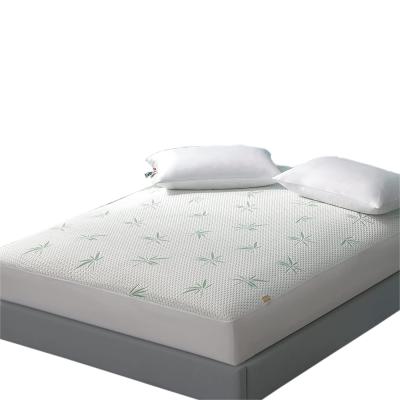 China 100% Waterproof Jacquard Polyester Fabric Mattress Protector Cover Skin-friendly Bamboo Mattress Single for sale