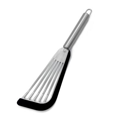 China Metal Kitchen Barbecue Slotted Fish Spatula With Flipping Silicone Scrarper Frying Grilling Fish Slotted for sale