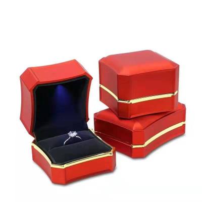 China Fashion Luxury Red Plastic Jewelry Case Lacquered Wedding Ring Pendant Jewelery Packaging With Led Light Box for sale