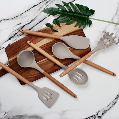 China High Quality Sustainable Kitchen Accessories Walmart Kitchenware Wooden Handle Cooking Utensils Set for sale