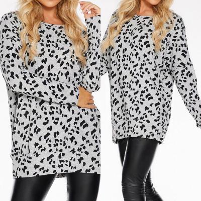 China Anti-Wrinkle Women's Long Sleeve Polycotton Stitches Casual Round-Neck Leopard Print Pullover T-Shirt for sale