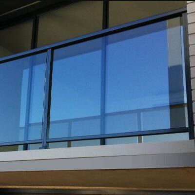 China Fashion Balcony Shape Modern Safety Balustrade Aluminum Glass Railing System for sale