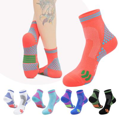 China New Regular Outdoor Running Sports Socks Men'S Cotton Breathable Non-slip Socks for sale