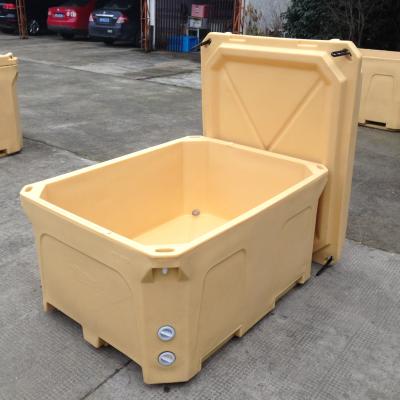 China 600L Rotational molded plastic fish box with insulation material ice fish box for sale