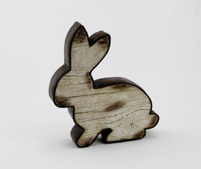 China Primitive Wood Barn Europe Easter Bunny Figurine Resin Craft for Easter Decorations for sale