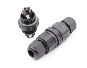 中国 20A Current Rating Waterproof Electrical Cable Connector With Withstand Voltage 1500V 販売のため