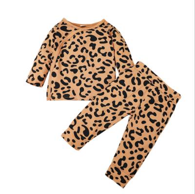 China High Quality Breathable Amazon O-Neck Collar 2 Piece Leopard Unisex Knitted Cloth Autumn Infant Baby Clothing Sets Cotton for sale