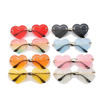 China Unique Colorful Heart Sunglasses Wholesale Ladies Sunglasses Metal Frame Heart Sunglasses for sale