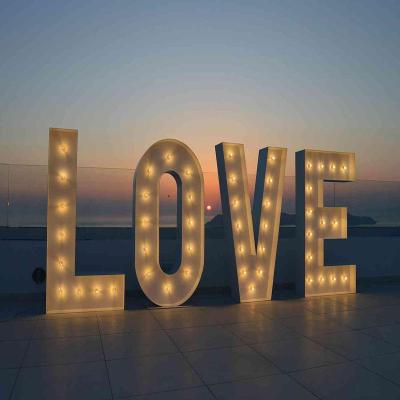 China Buildings Caboal Alphabet Giant Free Standing Love Letters Large Led Sign Marquee Letter Lights 4ft Mr & Mrs Led Lighted Up for sale