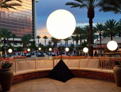 China Luz 400w del globo de la luna de la perla LED con la impresión del logotipo en la decoración de la etapa del acontecimiento del soporte del trípode en venta