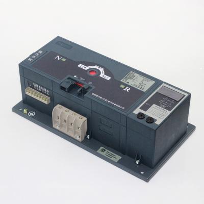 China El ATS acciona el interruptor automático de la transferencia, 4P la clase automática 63A 630A 1600A de 3 de la fase de la transferencia CB del interruptor en venta