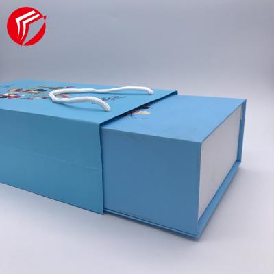 China Recyclable Luxury Gift Set Flip Lid Packaging Box With Handle Cardboard Flat Lids Packing Boxes With Handles for sale