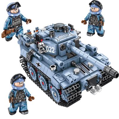 China Construction Toy Hot Amazon Tank 2 Shapes 827pcs DIY Building Blocks Compatible With All Major Brand Toys For Kids for sale