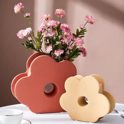 China Wholesale novelty wedding valentine's day decoration flower shape matte glaze ceramic nordic flower vase for home decor for sale