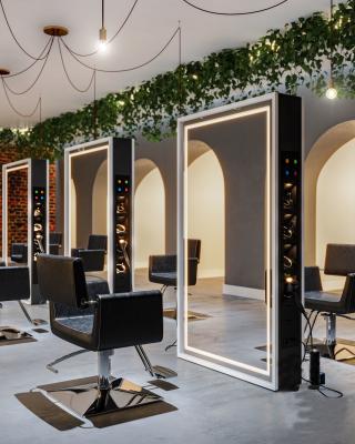 China Multifunctional high-end interior decoration with hair salon furniture mirror station for salon hair shop for sale