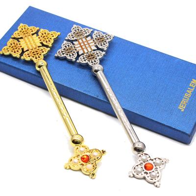 China 2022 Hot Selling Religious Jerusalem Religious Prayer Blessing Byzantine Hand Holding Cross Crucifix Pendant for sale