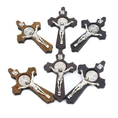 China Catholic St Benedict Alloy Corpus Solid Material Jesus Crucifix Wooden Religious Wooden Cross Charm Pendant for sale